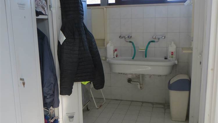bagno dipendenti con spogliatoio