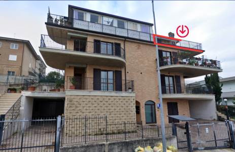 MONOLOCALE CON AMPIO BALCONE A MONTE URANO
