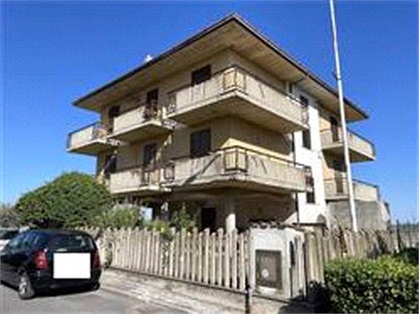 APPARTAMENTO P1 CON SOFFITTA A PONZANO FI FERMO 