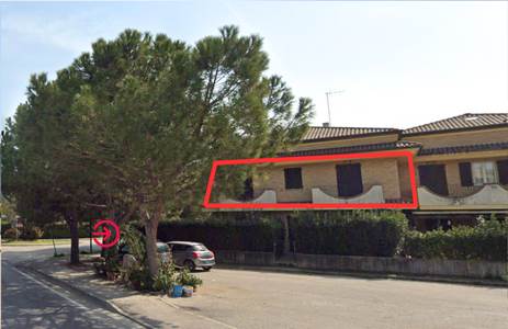 APPARTAMENTO SU PIU' LIVELLI CON CORTE E GARAGE A MONTECOSARO