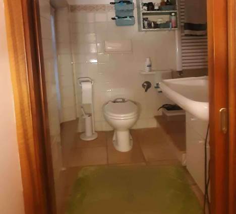 WC NELLA SCALA DI COLLEGAMENTO