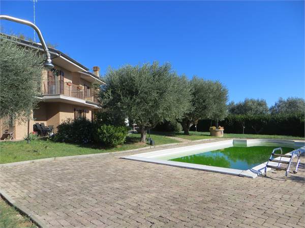 VILLA CON PISCINA A CIVITANOVA