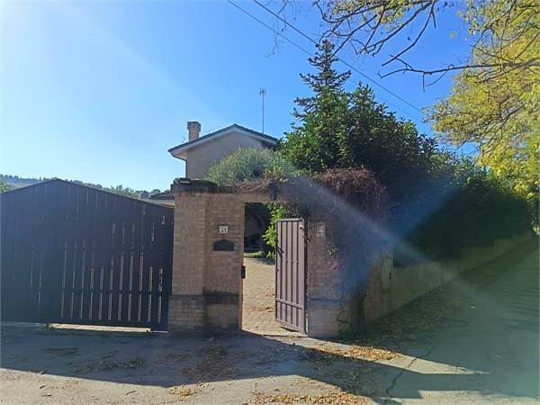 Villa con piscina ...