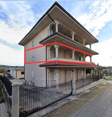 APPARTAMENTO AL PIANO PRIMO CON AMPIA LOGGIATA A MONTE URANO