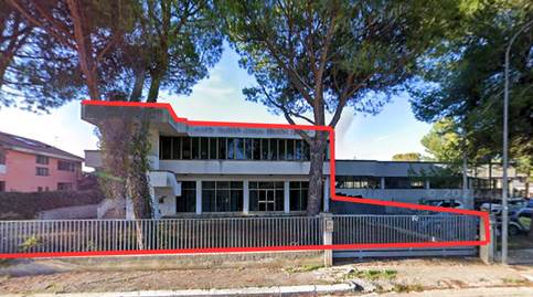 FABBRICATO ARTIGIANALE SU TRE LIVELLI E AMPIA CORTE A MACERATA