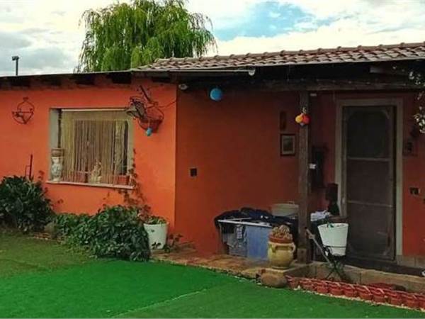 CASA SINGOLA CON CORTE C.DA CASE BRUCIATE POTENZA PICENA