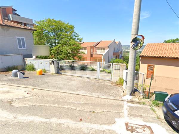 COMPLESSO IMMOBILIARE DI 2240 MQ A SANT'ELPIDIO A MARE
