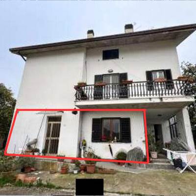 APPARTAMENTO AL PIANO TERRA CORTE COMUNE A FERMO