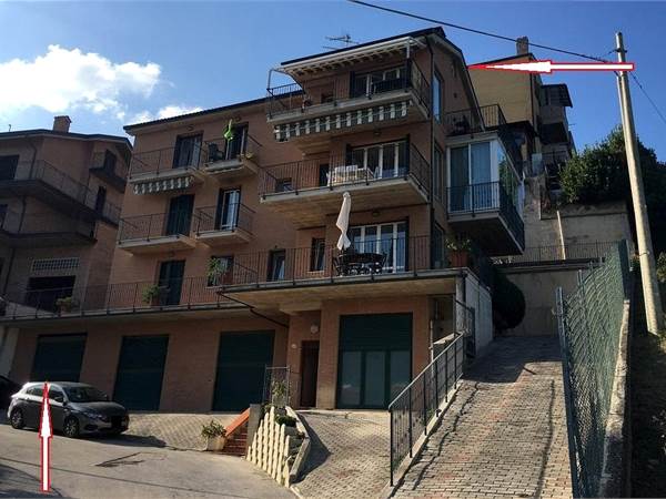APPARTAMENTO SECONDO PIANO CON DUE GARAGE A FERMO