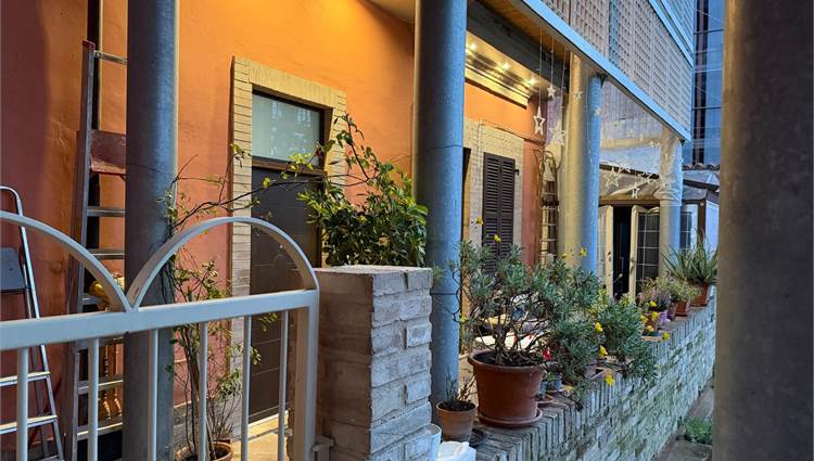 LOGGIATO PRIVATO RECINTATO