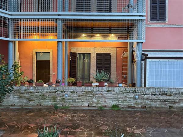 APPARTAMENTO NUOVO AL PIANO TERRA CON CORTE ESCLUSIVA