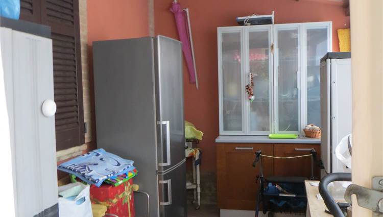 LOCALE ESTERNO PRIVATO