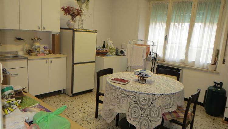 cucinotto su locale commerciale app.to 2