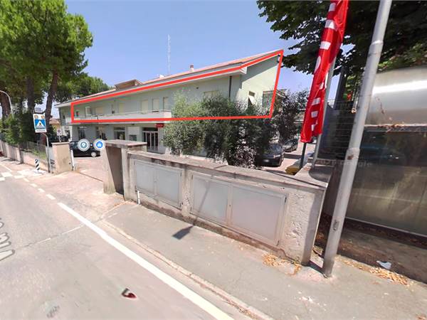 COMPLESSO IMMOBILIARE CON 2 APPARTAMENTI E UN DEPOSITO A CORRIDONIA