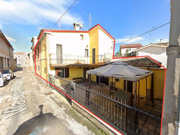 ABITAZIONE CIELO-TERRA DI 263 MQ A MACERATA  CON CORTI E BALCONI