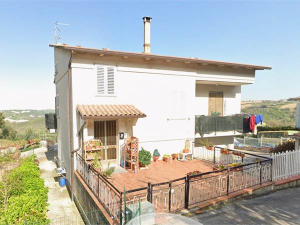 CASA SINGOLA CON CORTE CANTINA E SOFFITTA A MONTAPPONE (FM)