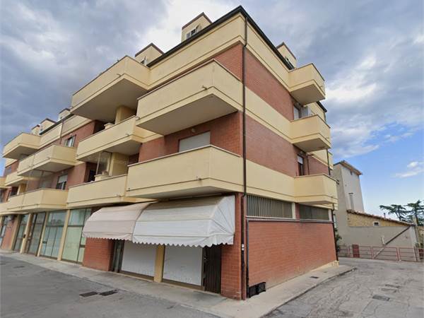 APPARTAMENTO 90 MQ A MONTEGRANARO (FM) CON GARAGE E BALCONI