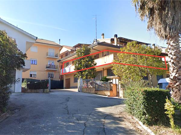 APPARTAMENTO DI AMPIA SUPERFICIE CON TERRAZZO A SANT'ELPIDIO A MARE