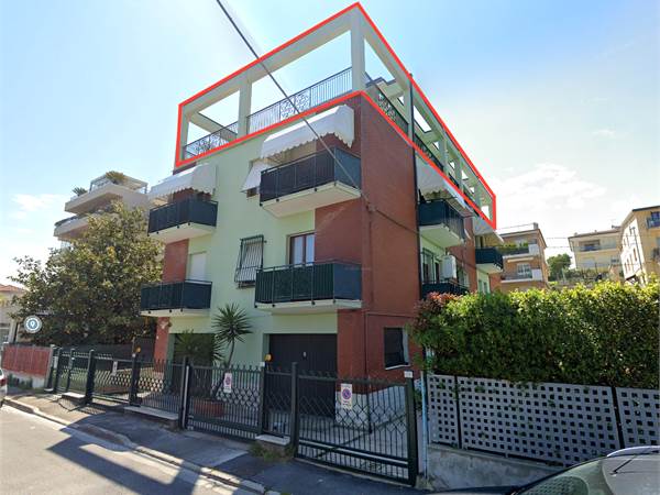 ATTICO CON TERRAZZA PERIMETRALE A CIVITANOVA MARCHE (MC)