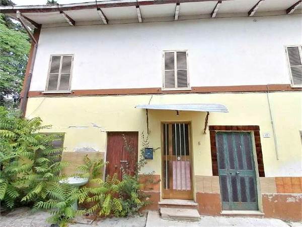 CASA INDIPENDENTE 163 MQ CON DEPOSITI E CORTE A FERMO (FM)