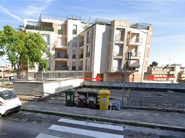 APPARTAMENTO AL PIANO TERRA 119 MQ A MACERATA CON PORTICO E LASTRICO