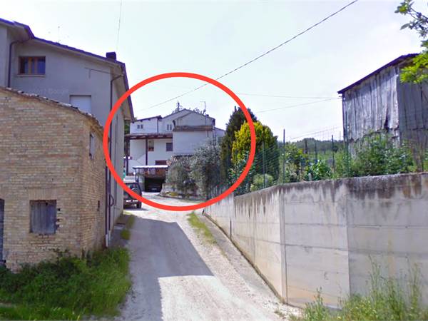 CASA SINGOLA CON CORTE TERRENI E ALTRI ANNESSI 322 MQ A FALERONE