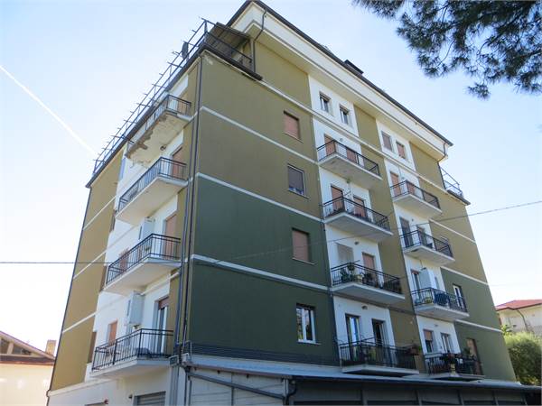 Attico panoramico con terrazzo di 40 mq, box e posto auto – Montegiorgio (FM)