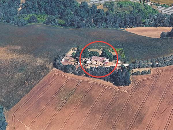 CASA COLONICA 266 MQ CON 1590 MQ DI CORTE A MONTE SAN PIETRANGELI (FM)