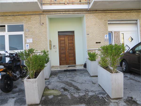  VERA OCCASIONE! AMPIO APPARTAMENTO CON GARAGE DI 40 MQ E POSTO AUTO PRIVATO!