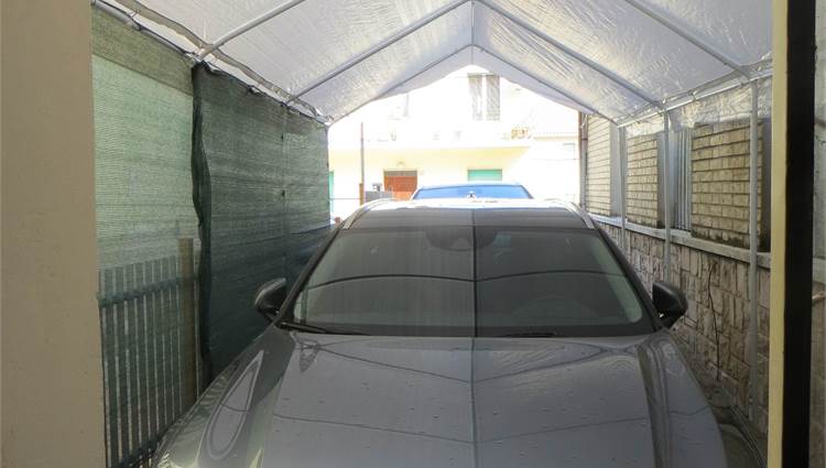 posti auto adiacenti garage